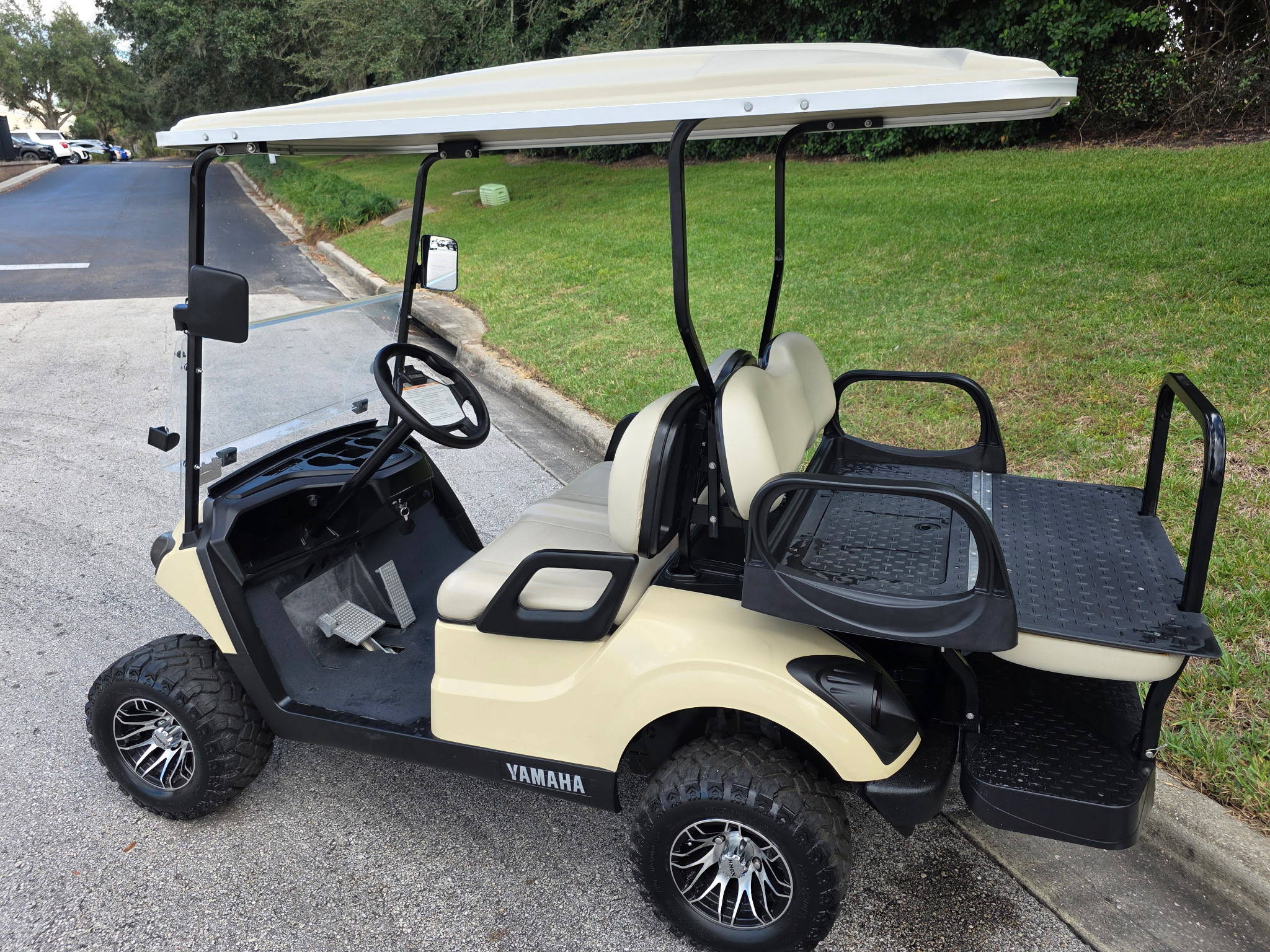 Lifted 4-Passenger Premium Golf Cart Rental for Special Events and Occasions in Ocala